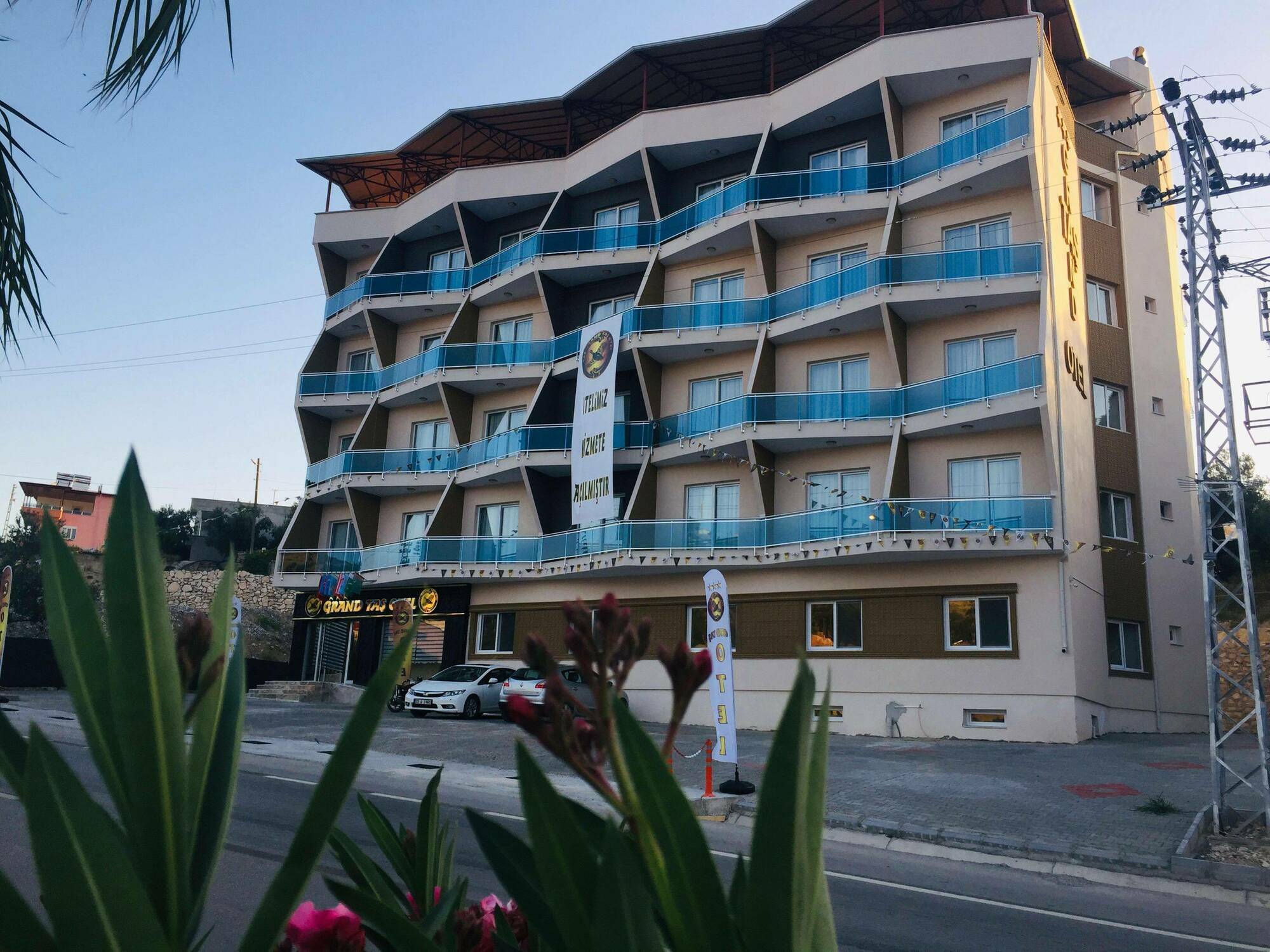 Mut Grand Tas Otel מראה חיצוני תמונה